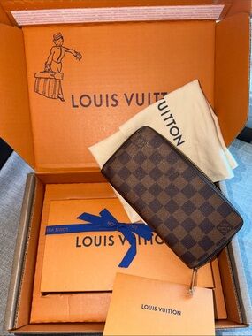 Louis Vuitton Brown Damier Zippy Wallet with Gold-Tone Zip